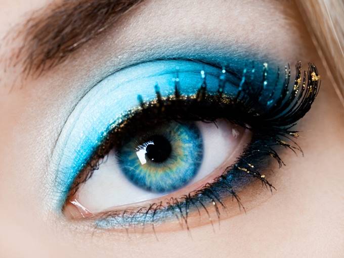 8 ошибок в макияже для голубых глаз