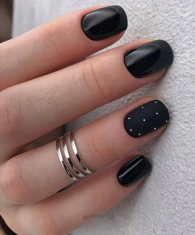 Черный цвет на короткие ногти