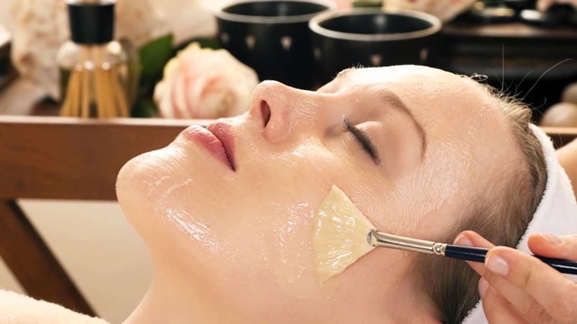 9 правил нанесения масок для восстановления тургора кожи