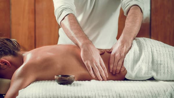 Преимущества лечебного массажа для спины